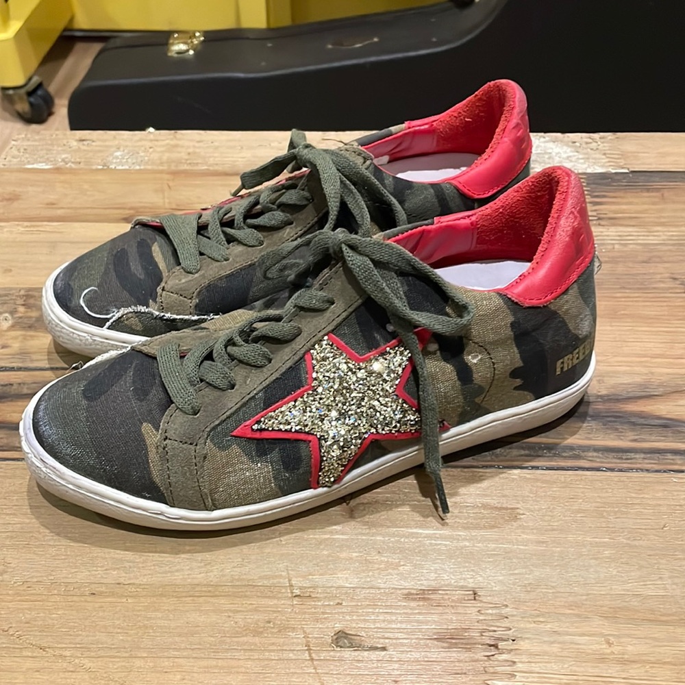 Free bird Camo size 7 sneaker